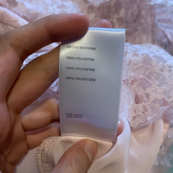 Super cute, soft pink lace top with bell sleeves - Picture 6 of 6